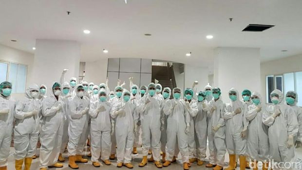 Perawat di RS Wisma Atlet Jakarta/