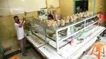 Gerakan Nasi Bungkus Warteg untuk Warga Terdampak COVID-19