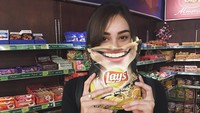 Meski begitu Nora sesekali masih suka ngemil keripik kentang untuk cheat day nya. Foto: Instagram @ncdpapl