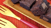Selain ketupat dan lauk,kamu juga bisa mengantarkan brownies dari @bamperbrowniesid ini. Brownies homemade ini dibuat dengan bahan premium. Foto : instagram @bamperbrowniesid