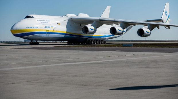 Antonov An-225 Mriya adalah pesawat kargo terbesar di dunia. Pesawat tersebut dirancang para insinyur Uni Soviet pada masa-masa akhir Perang Dingin.
