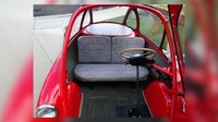 Interior mobil tak luput dari modifikasi untuk membuat mobil tua ini tetap nyaman digunakan. Foto: rideapart