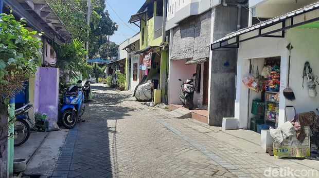 Kampung berdekatan pabrik tutup akses jalan/