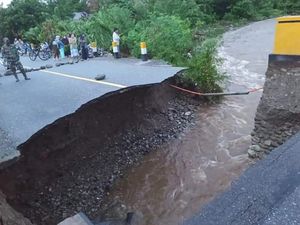 Jalan Trans Sulawesi di Poso Putus Dihantam Banjir