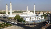 Masjid ini berdiri di atas kebun kurma seluas 1.200 meter persegi. Kemudian, masjid direnovasi sehingga luasnya saat ini mencapai 5.860 meter persegi sehingga dapat menampung 20 ribu jamaah. Foto: Istimewa/internet