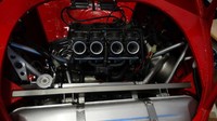 Pemilik mobil di foto ini membugarkan mobil dengan mencatut mesin dan girboks dari Honda CBR1000RR. Rangka dan sasis pun strukturnya telah dibuat lebih kokoh Foto: rideapart