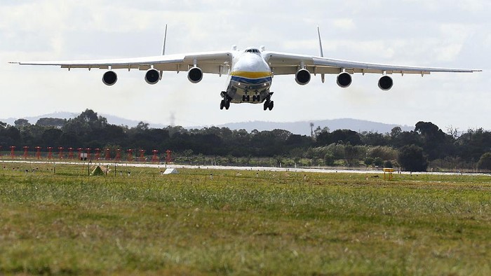 Antonov An-225 Mriya adalah pesawat kargo terbesar di dunia. Pesawat tersebut dirancang para insinyur Uni Soviet pada masa-masa akhir Perang Dingin.