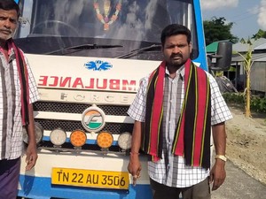 Salut! Pengemudi Ambulans Tempuh Perjalanan 3.300 Km untuk Pulangkan Jasad