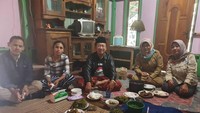 Herman yang ditunjuk sebagai Plt Bupati Cianjur sebelumnya memang dikenal sebagai sosok yang gemar terlibat dalam kegiatan sosial. Dalam instagramnya terlihat banyak foto yang menampilkan dirinya eksis dalam banyak kegiatan.  Foto : instagram @hermansuherman