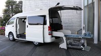 Toyota Hiace memang dikenal sebagai van multifungsi. Masuk dalam segmen komersial, mobil ini dapat dimanfaatkan berbagai macam kebutuhan seperti halnya pada situasi menghadapi pandemi virus Corona sekarang. Foto: motor1