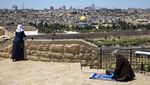 Al Aqsa Ditutup, Umat Muslim Salat di Bukit Zaitun