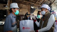 Hingga kini, Relawan Indonesia Bersatu Lawan Covid-19 telah memberikan 15.000 paket sembako dan akan terus diberikan dalam tiga bulan ke depan. dok. Relawan COVID-19