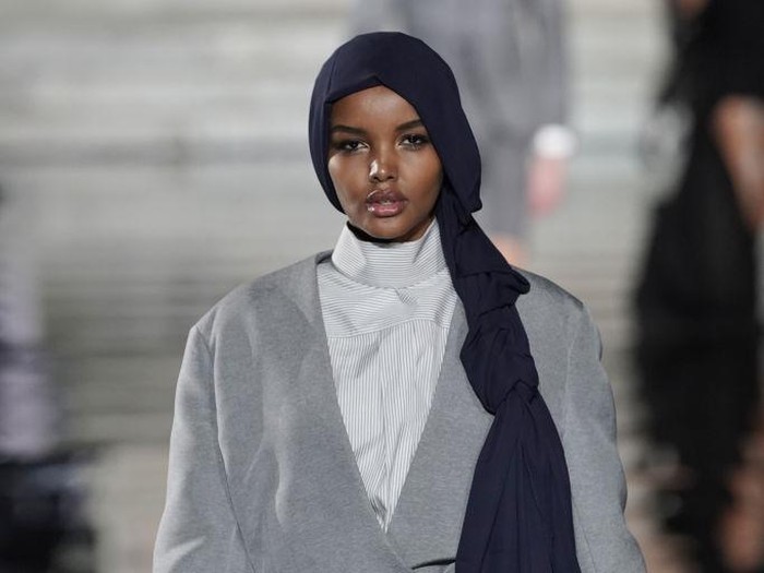 Halima Aden LONDON, ENGLAND - FEBRUARY 16: Halima Aden walks the runway TOMMYNOW London Spring 2020 at Tate Modern on February 16, 2020 in London, England. (Photo by Stuart C. Wilson/Getty Images for Tommy Hilfiger)