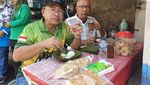 Narsis Pajang Foto di Nasi Kotak Gratis, Plt Bupati Cianjur Senang Kulineran