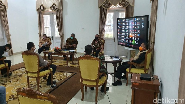 Bupati Sukabumi rapat bahas psbb parsial