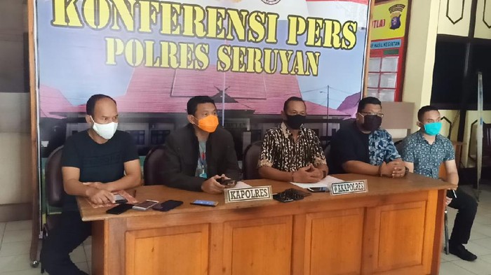 Konferensi pers Polres Seruyan