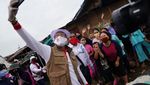 Sandiaga Uno Sambangi Anak-anak Pemulung di Bantargebang