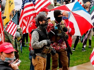Bawa Senapan Serbu, Demonstran AS Gelar Demo Lockdown di Parlemen Michigan
