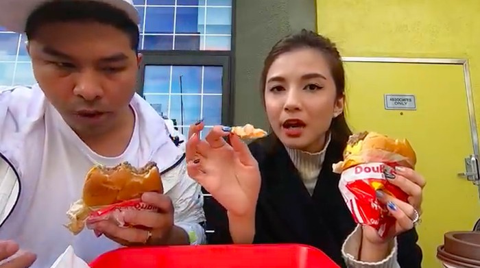 Keluarga Alinskie cicip burger hits di AS