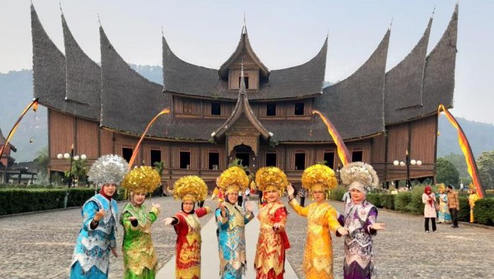 Objek wisata di Sumatera Barat.