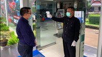 Kami menerapkan Hygiene Commitment untuk seluruh diler dalam upaya mencegah dan meminimalkan penyebaran virus Corona seperti penyemprotan disinfektan untuk semua unit test drive dan unit yang dibeli pelanggan, layanan home test drive, atau penggunaan masker dan physical distancing di area diler, kata 4W Marketing Director PT SIS, Donny Saputra. Foto: dok. PT Suzuki Indomobil Sales.