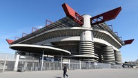 Stadion sepakbola San Siro berdiri di kota Milan, (8/3/2020). Stadion berkapasitas 80.000 tempat duduk itu dibangun kali pertama tahun 1925.   Marco Luzzani/Getty Images