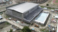 Pembangunan arena olahraga dilakukan di Kabupaten Jayapura yakni arena Aquatic dan Istora Papua Bangkit di Kawasan Olahraga Kampung Harapan, Distrik Sentani Timur dan arena Cricket dan Lapangan Hockey (Indoor dan Outdoor) di Kampung Doyo Baru, Distrik Waibu, serta Arena Sepatu Roda, Panahan dan Dayung di Kota Jayapura. Foto: Dok. Kementerian PUPR