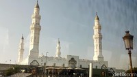 Masjid direnovasi hingga luasnya mencapai 5.860 meter persegi dan mampu menampung 20 ribu jamaah. Masjid tak hanya menjadi pusat dakwah atau tempat ibadah, tapi juga penyelesaian masalah individu dan masyarakat.
