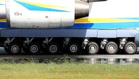 Begini penampakan roda pesawat AN 225.