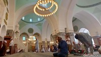 Dikutip dari buku Amalan di Tanah Suci: Membantu Haji & Umrah Anda Lebih Produktif karya H Rafiq Jauhary, masjid Quba berdiri di atas kebun kurma seluas 1.200 meter persegi.
