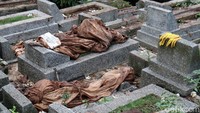 Sebanyak 12 jenazah yang tergerus longsor di TPU Cikutra telah berhasil dievakuasi. Namun hanya empat jenazah yang identitasnya diketahui.