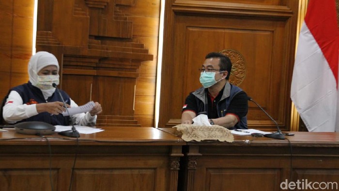Gubernur Jawa Timur Khofifah jumpa pers di grahadi
