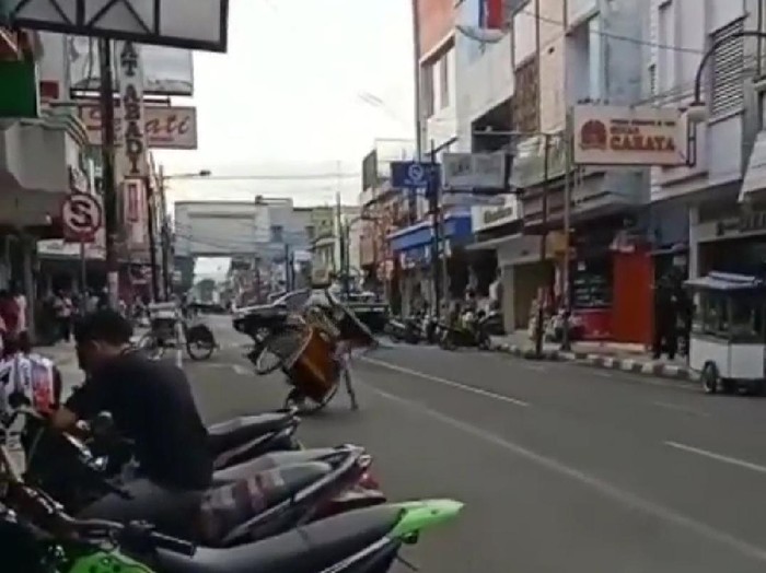 Video viral abang becak di garut