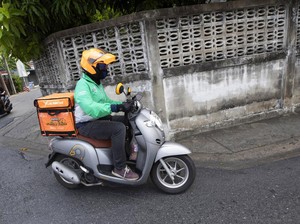 Kisah Pilot-Pramugari Alih Profesi: Antar Barang, Kerja di Supermarket