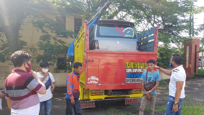 Truk yang selundupkan mobil penumpang di Merak (Dok. Istimewa)