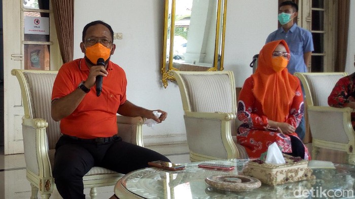 Bupati Ponorogo Ipong Muchlissoni