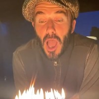 Tepat pada Sabtu (2/5/2020), David Beckham genap berusia 45 tahun. Dikabarkan The Sun, ia merayakan momen spesial tersebut bersama keluarga di rumahnya yang berada di pedesaan Cotswolds, Inggris. Kondisi karantina dan lockdown karena pandemi COVID-19 tak mengurangi kesukacitaannya. (Foto: Instagram)