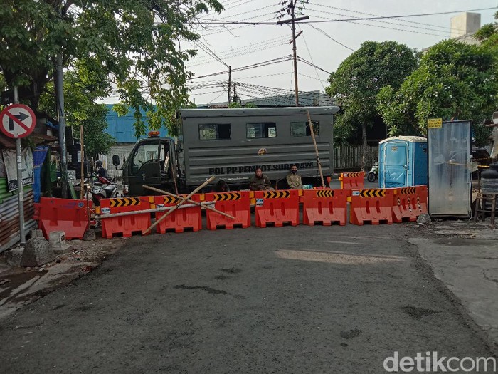Penutupan Pasar Tradisional Gresik PPI di Jalan Jepara, Krembangan, Surabaya diperpanjang hingga 11 Mei mendatang. Itu merupakan keputusan Pemkot Surabaya karena sedang diterapkan PSBB.
