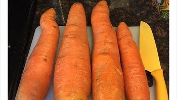 Kira-kira wortel sebesar ini bisa dipakai untuk berapa porsi masakan ya?