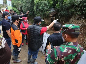 Cegah Longsor Susulan, Tanggul Sementara Dibangun di TPU Cikutra