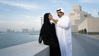 Museum Doha yang berada di Qatar merupakan salah satu museum Islam besar di dunia. Museum ini terlihat indah dari luar dan dalam. Di Museum ini dapat dilihat kesenian Islam seperti keramik, perhiasan, tekstil, hingga koin yang berasal dari ratusan tahun lalu pada abad 7-19 masehi. Tom Stoddart/Hulton Archive/Getty Images