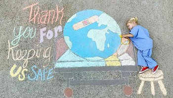 Beberapa gambarnya juga ditujukan untuk para petugas medis yang tengah berjuang di garda depan melawan Corona.