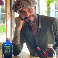 David menikmati hidangan spesial buatan ibunya itu di salah satu sudut rumah seharga 6 juta pound sterling atau sekitar Rp 112 miliar. (Foto: Instagram)