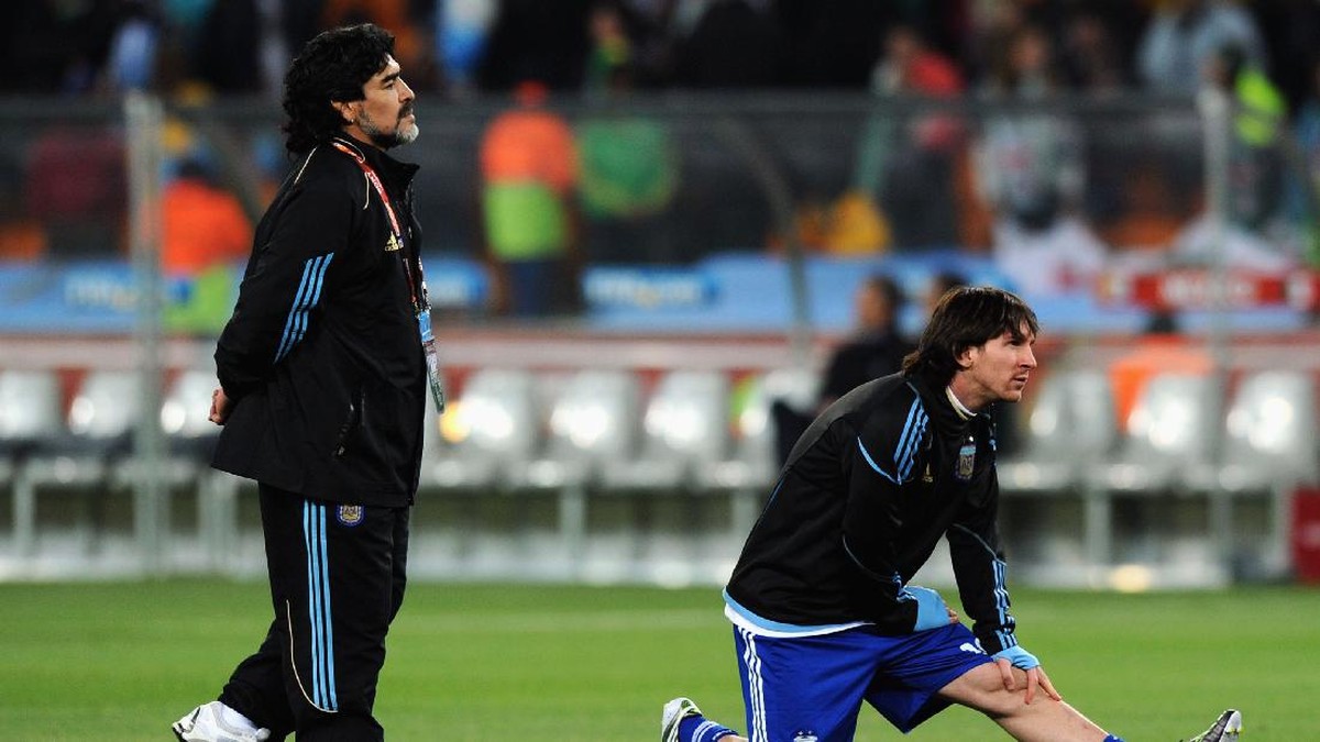 Perbedaan Diego Maradona dan Lionel Messi menurut Roberto Ayala. (Foto: Getty Images/Stanley Chou)