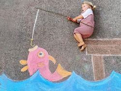 Kreatif! Ibu Ini Menggambar di Jalanan untuk Anaknya