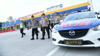 Dia berharap kesadaran masyarakat untuk menunda mudik lebaran tahun ini demi mencegah penyebaran virus Corona Pemantauan PSBB dibeberapa wilayah juga serentak di jalankan dan polisi ikut memeriksa setiap kendaraan yang melintas guna menekan laju penyebaran virus Corona.