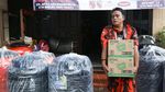 Distribusi Bantuan untuk Relawan COVID-19