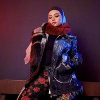 Barbie Larasati Kusnandar alias Barbie Gocan pernah menjalani profesi sebagai penyanyi dangdut dan Disc Jockey (DJ). Namun kini dia sudah mantap untuk berhijrah. Semenjak mendapatkan mimpi, Laras yang sebenarnya sudah sangat letih karena bekerja menjadi DJ dan minum miras setiap hari, merasa terketuk hatinya. Laras memutuskan untuk berhijab pada 2018. Dia pun memberitahu keputusannya tersebut kepada keluarganya. Seketika kabar itu disambut dengan suka cita oleh keluarganya. Foto: Dok. Instagram Larasati Kusnandar.