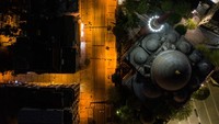  Masjid-masjid juga sepi meski di bulan Ramadhan, karena jemaah melaksanakan salat di rumah atas imbauan pemerintah.
