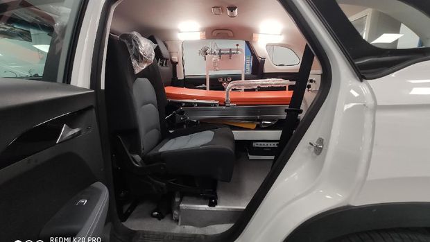 Modifikasi kembaran Wuling Almaz jadi mobil ambulans